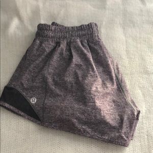 lululemon hotty hot shorts 2.5”